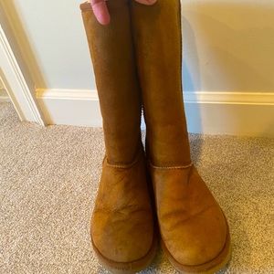 UGG Tall Chestnut | Size 8